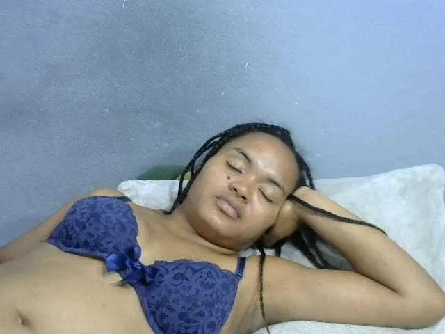 Live sex webcam photo for Saminahh #277738200