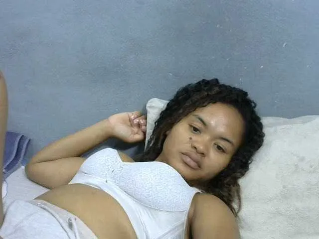 Live sex webcam photo for Saminahh #277750445