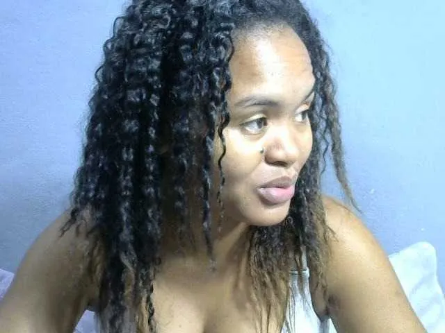 Live sex webcam photo for Saminahh #277752460