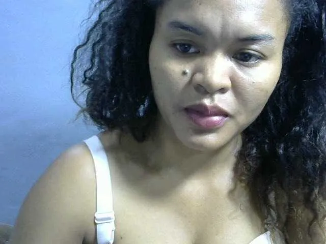 Live sex webcam photo for Saminahh #277780381