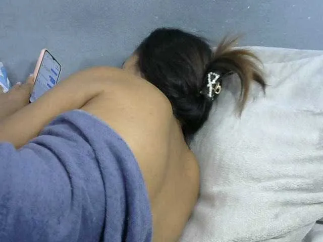 Live sex webcam photo for Saminahh #277806575