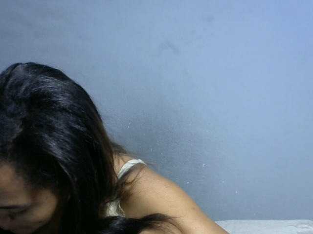 Live sex webcam photo for Saminahh #277880760