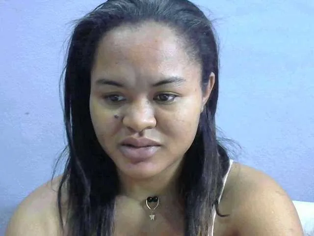 Live sex webcam photo for Saminahh #285287192