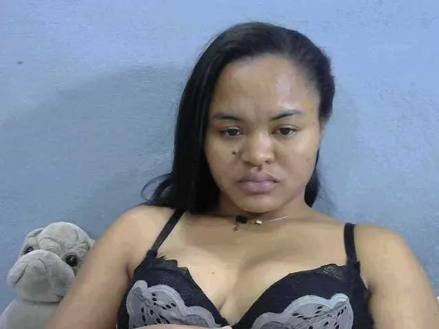 Live sex webcam photo for Saminahh #287004385