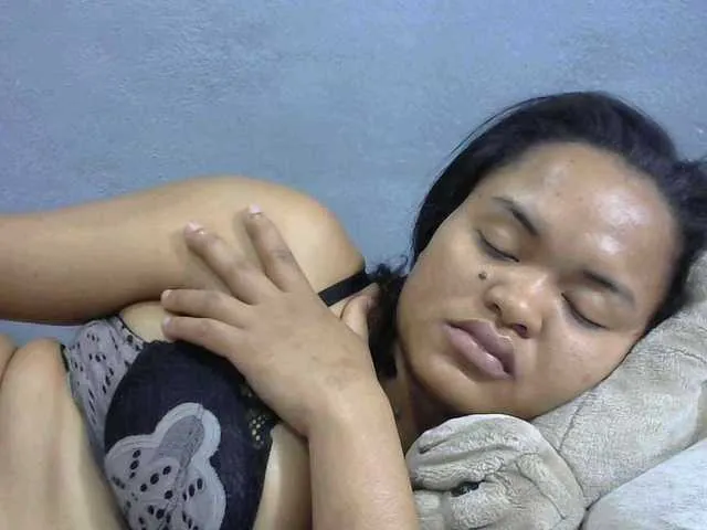 Live sex webcam photo for Saminahh #287185437