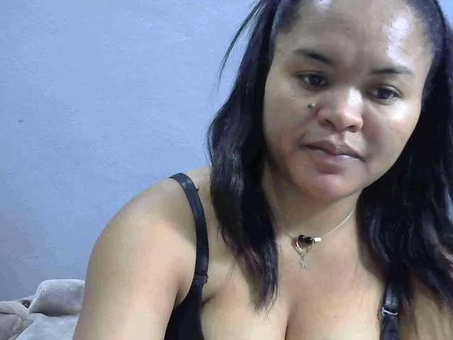 Live sex webcam photo for Saminahh #287845372