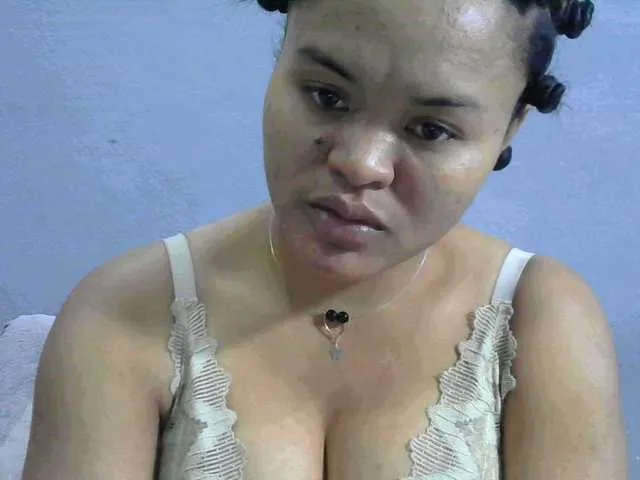 Live sex webcam photo for Saminahh #288386480