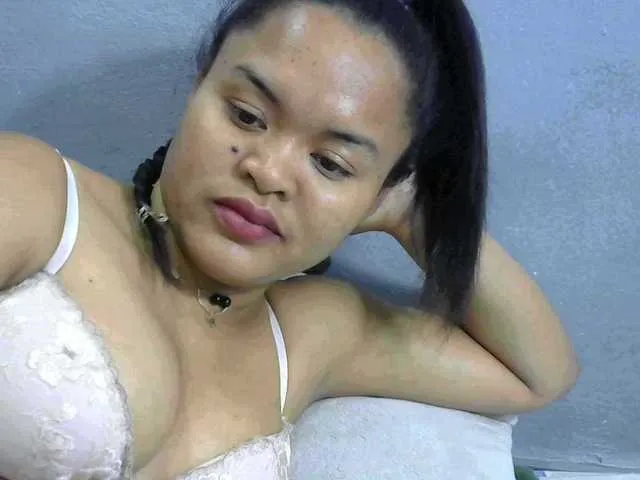 Live sex webcam photo for Saminahh #288587909
