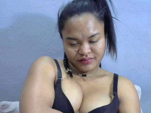 Live sex webcam photo for Saminahh #288648184