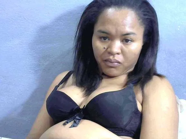 Live sex webcam photo for Saminahh #288693022