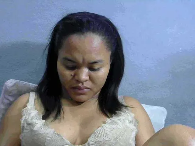 Live sex webcam photo for Saminahh #289315389