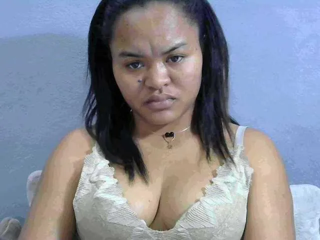 Live sex webcam photo for Saminahh #289319665