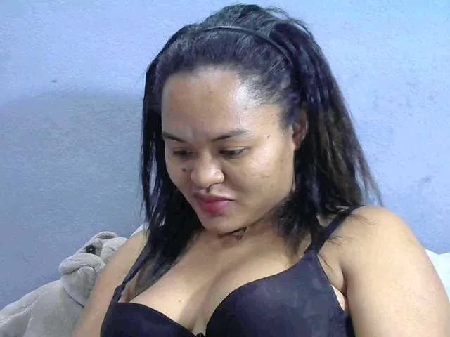 Live sex webcam photo for Saminahh #289467497