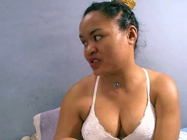 Live sex webcam photo for Saminahh #290183774