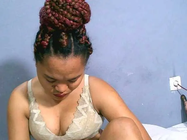 Live sex webcam photo for Saminahh #290238542