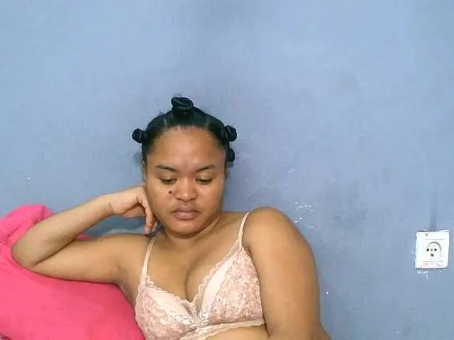 Live sex webcam photo for Saminahh #290283412