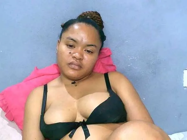 Live sex webcam photo for Saminahh #290312042