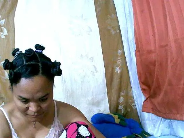 Live sex webcam photo for Saminahh #291669422