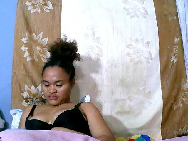Live sex webcam photo for Saminahh #291700263