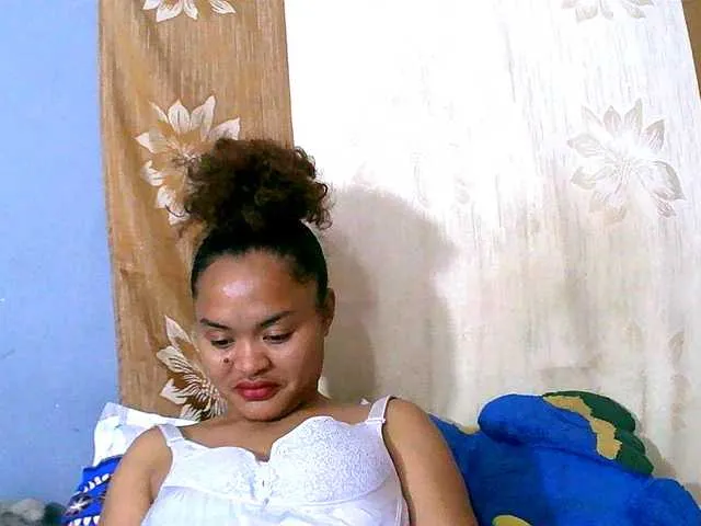Live sex webcam photo for Saminahh #291715921