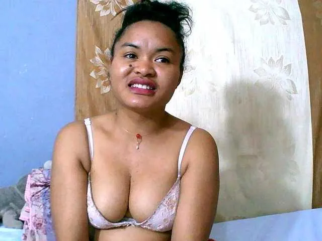 Live sex webcam photo for Saminahh #291776099