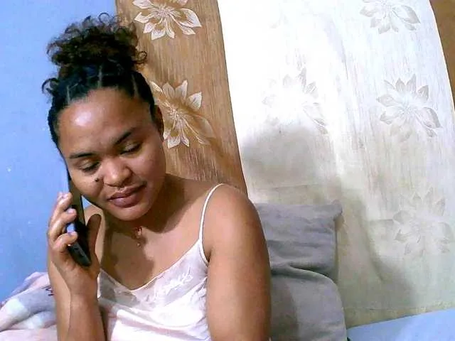 Live sex webcam photo for Saminahh #291778696