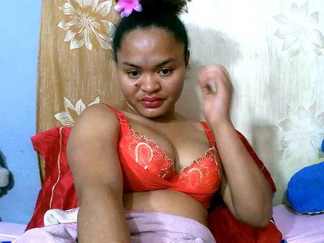 Live sex webcam photo for Saminahh #291875512
