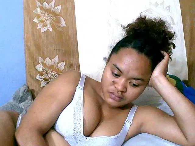 Live sex webcam photo for Saminahh #291932798