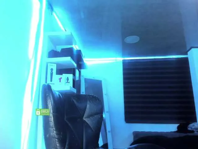 Live sex webcam photo for Sammy-18 #272153660