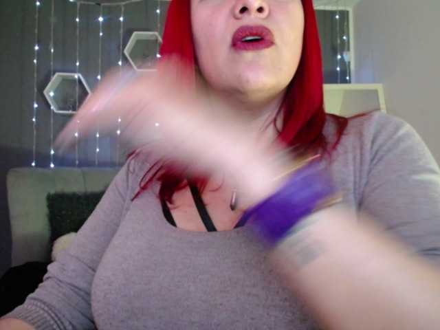 Live sex webcam photo for Sammy-owens #276139757