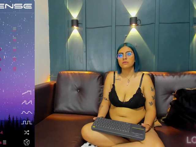 Live sex webcam photo for SammyJones2 #274532550