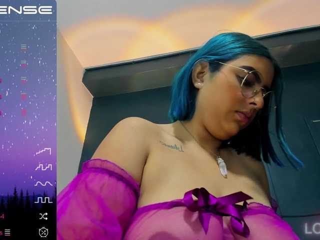 Live sex webcam photo for SammyJones2 #274543403