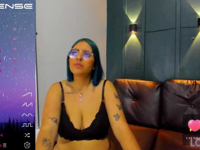 Live sex webcam photo for SammyJones2 #274593316