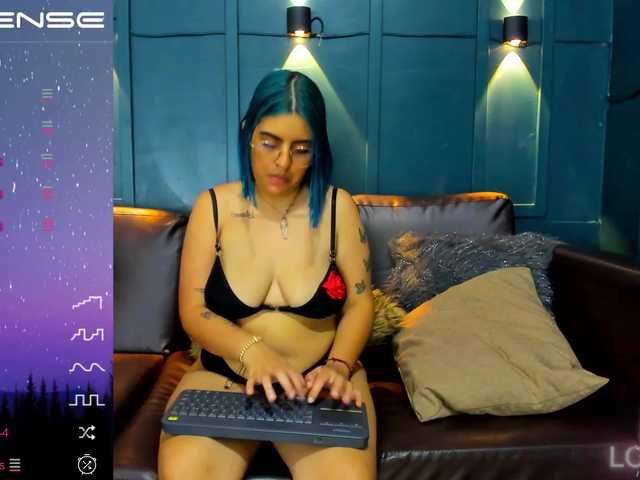 Live sex webcam photo for SammyJones2 #274603423