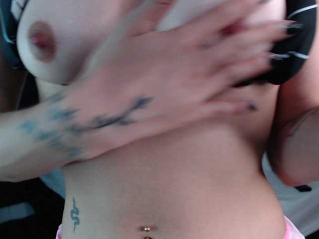 Live sex webcam photo for SammyMonett #272243042