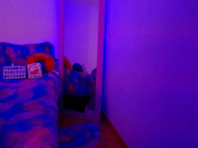 Live sex webcam photo for Sammyviolet #292352543