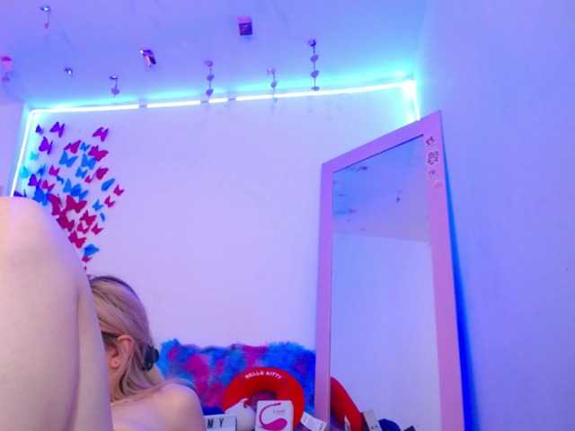 Live sex webcam photo for Sammyviolet #292466846