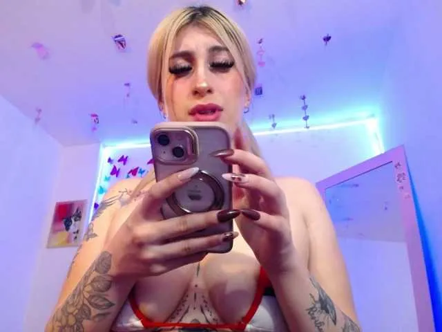 Live sex webcam photo for Sammyviolet #292478383