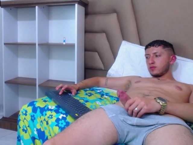 Live sex webcam photo for Samu-Cortes #276279475