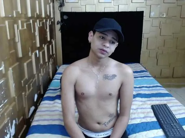 Live sex webcam photo for SamyEitan #276731810