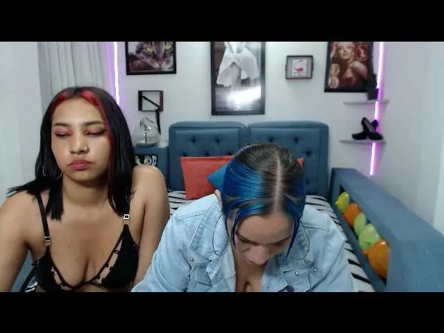 Live sex webcam photo for SandieandLina #275342854