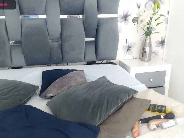 Live sex webcam photo for Sandra-smail #273333776