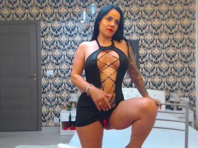 Live sex webcam photo for SandraBigAsss #274173338