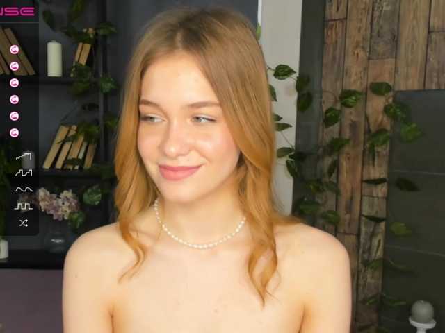 Live sex webcam photo for SandraLewiz #273493992