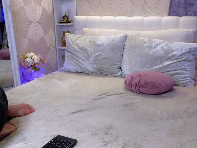 Live sex webcam photo for SandraMi #277084140