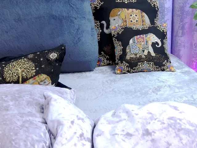 Live sex webcam photo for SandraMi #291634946