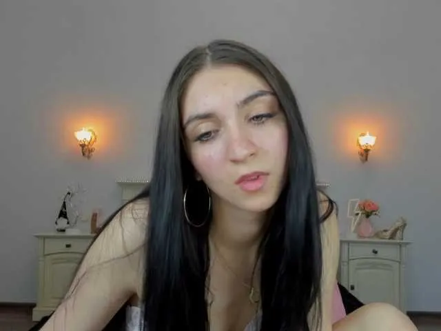 Live sex webcam photo for SandraStounn #277434437