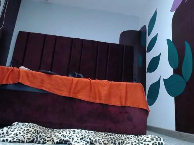 Live sex webcam photo for Sandrraa-- #276367173