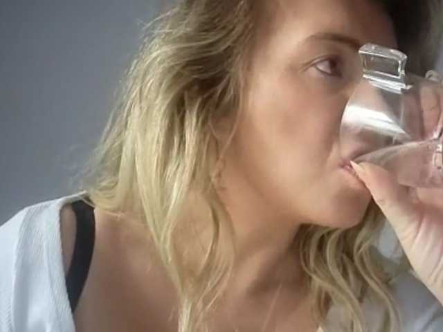 Live sex webcam photo for SandyFlirt #277325745