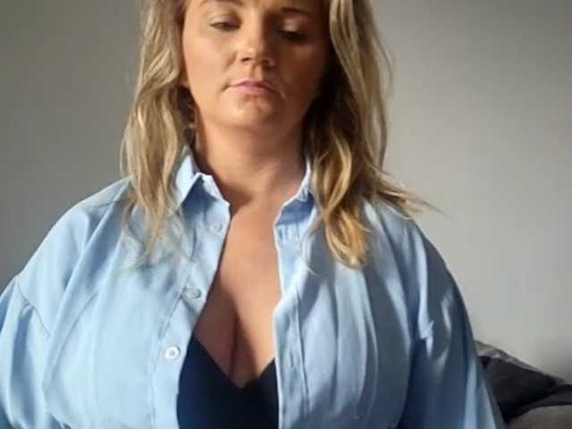 Live sex webcam photo for SandyFlirt #277359146